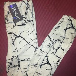 White and black marble leggings